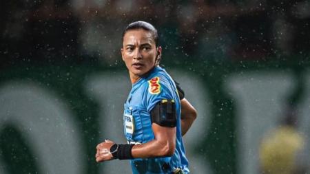 Edina Alves Batista apita duelo entre Grêmio e América pela 11ª rodada do Brasileirão