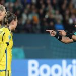 Jogadora sueca detona árbitra brasileira: 'Riu na nossa cara' 