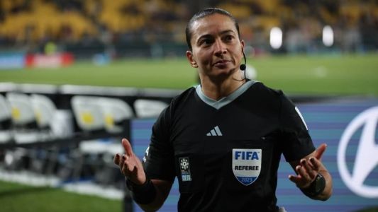 Edina será a primeira árbitra brasileira a apitar oito jogos de Copas do Mundo
