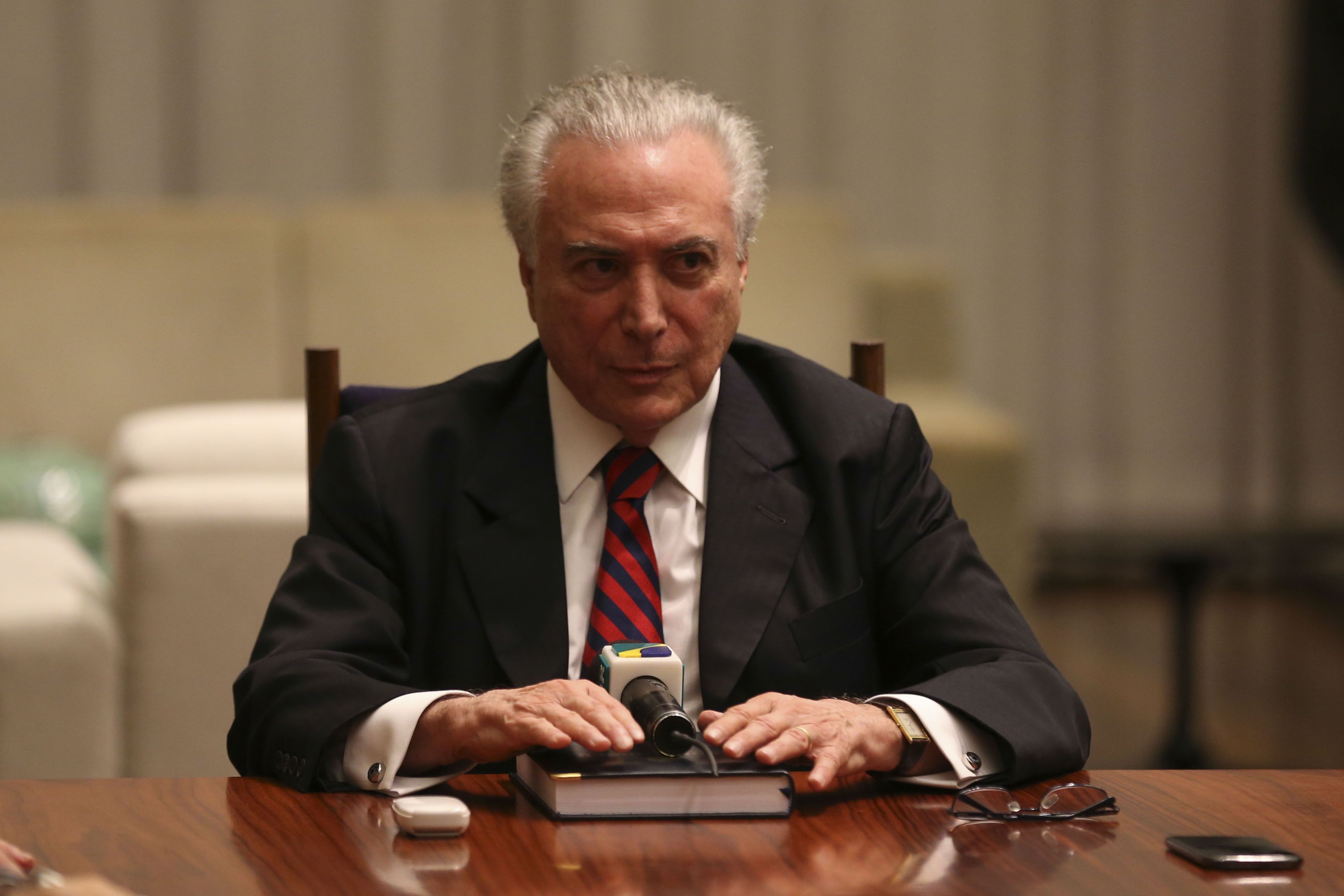 Temer critica proposta de jornada de trabalho 4x3, alegando que 'Brasil não está preparado'