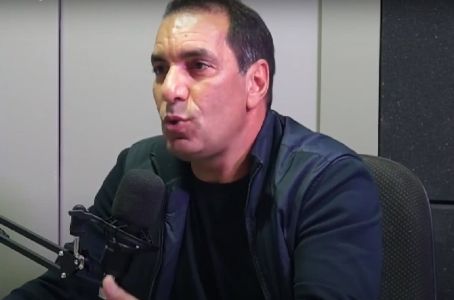 Edmundo tem criticado abertamente a gestão de Pedrinho no Vasco