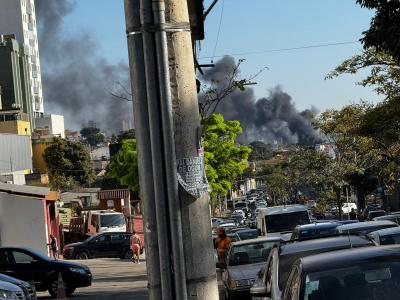 Incêndio na Av. Barão Homem de Melo mobiliza bombeiros na manhã desta quinta (28)
