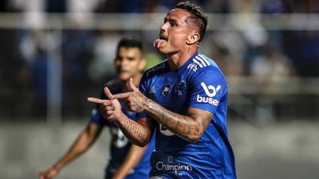 Edu comemora gol marcado sobre o Náutico, no Independência
