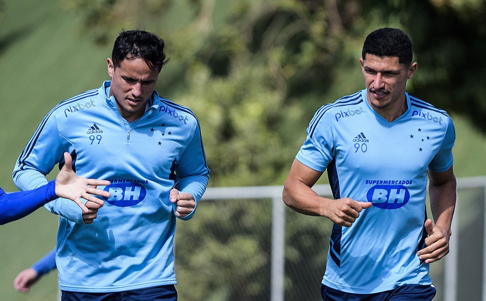 Goiás surpreende e anuncia contratação de atacante campeão pelo Cruzeiro