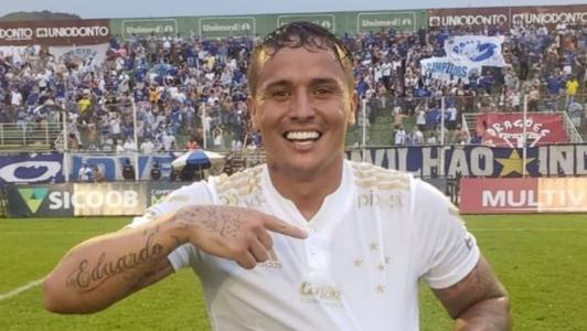 Edu marcou o gol da virada do Cruzeiro sobre a Caldense aos 52' do segundo tempo