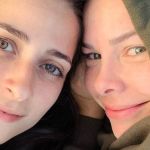 Fernanda Souza chama namorada de 'melhor presente' em aniversário