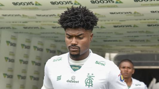 Eduardo Bauermann com a camisa do América