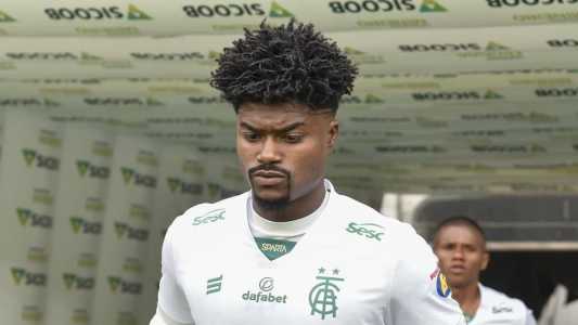 Eduardo Bauermann com a camisa do América