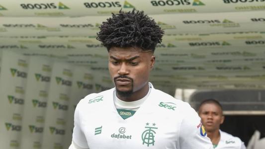 Eduardo Bauermann com a camisa do América
