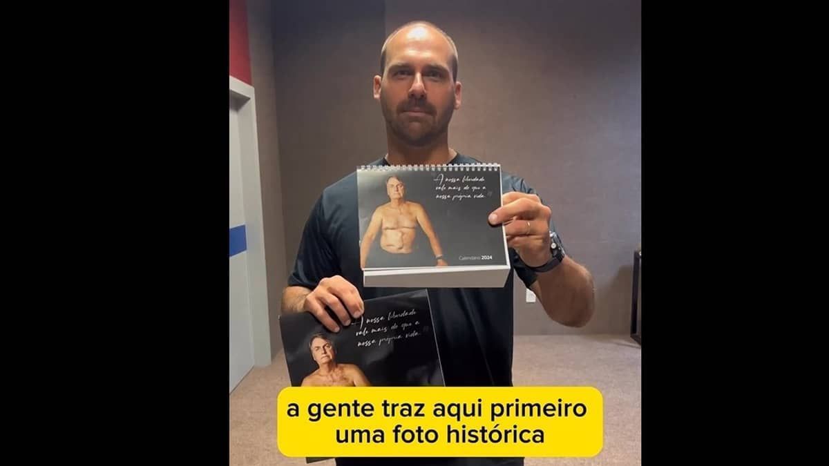 Eduardo Bolsonaro lança calendário com foto do pai mostrando cicatriz da facada