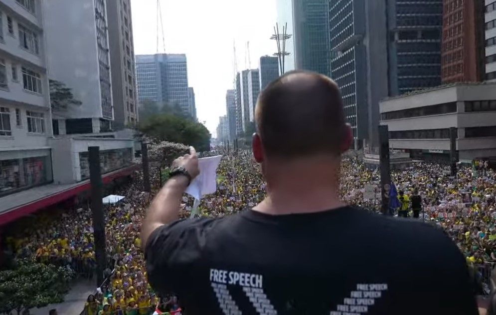 Eduardo Bolsonaro, Bia Kicis e outros parlamentares de direita citam ‘censura de Moraes’ em ato na Paulista