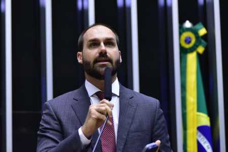 DPU pede ao STF redução da pena de Eduardo Bolsonaro por coação