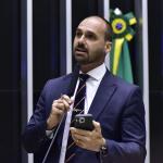 Eduardo chama Moraes de 'gangster de toga' e diz que Bolsonaro virou refém do STF