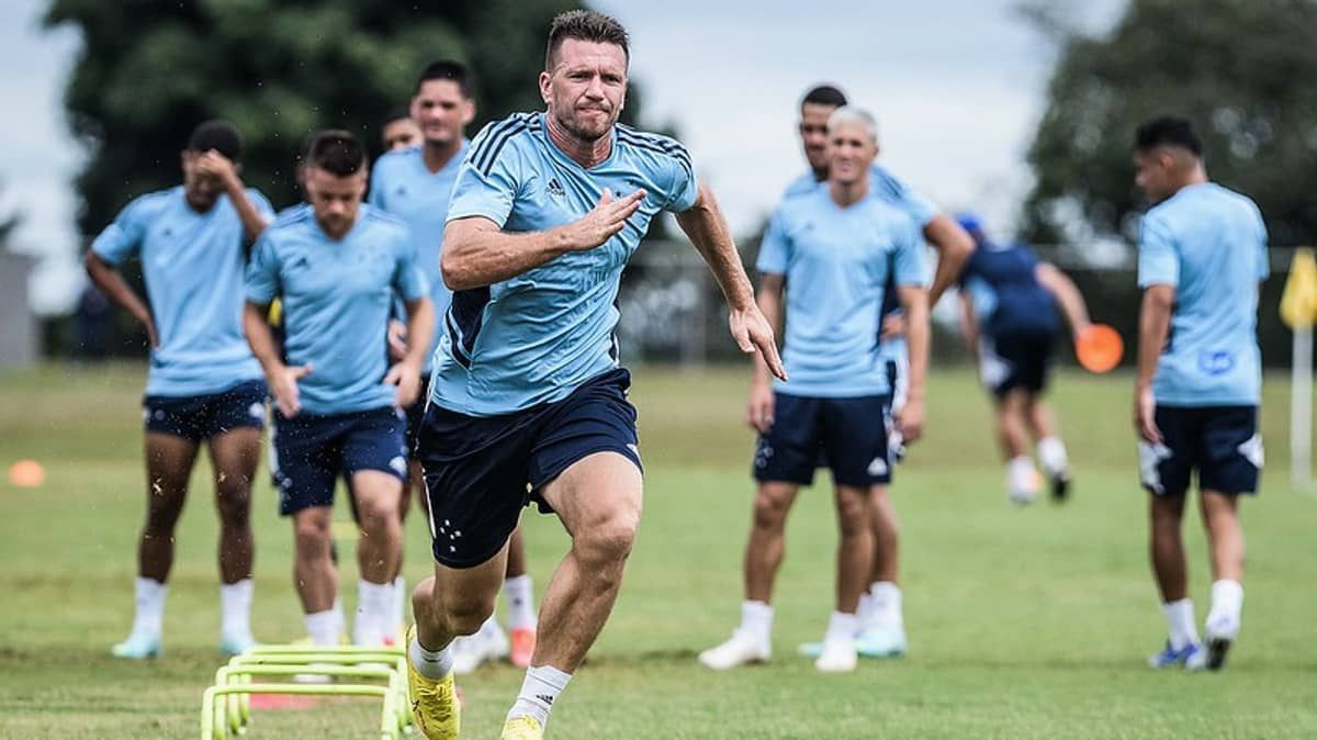 Cruzeiro: Brock fará viagem inédita com rival, mas destaca: 'respeito, alto nível de profissionalismo'