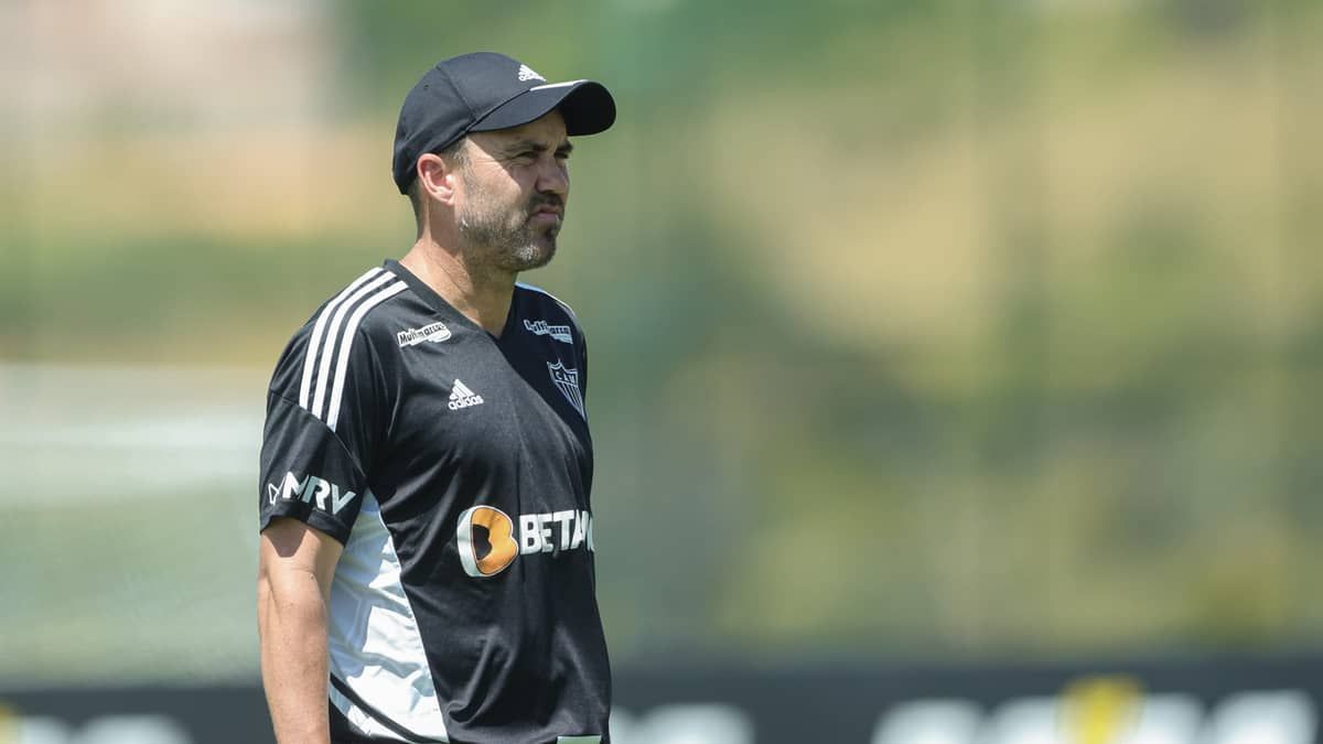 O que ainda segura Eduardo Coudet no comando do Atlético