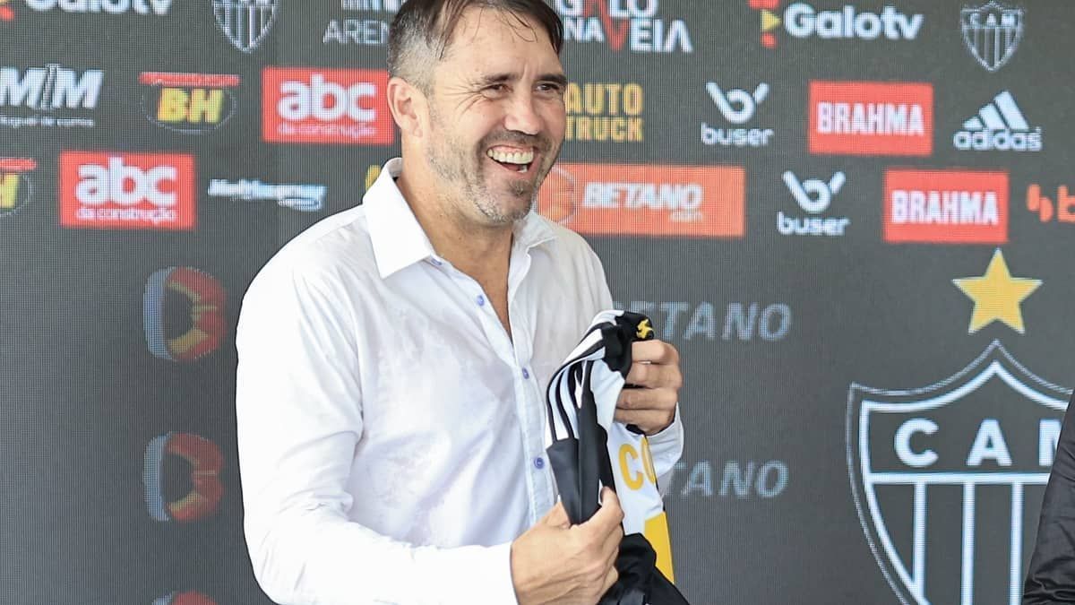 Atlético: técnico Eduardo Coudet tem nome publicado no BID da CBF nesta quinta-feira