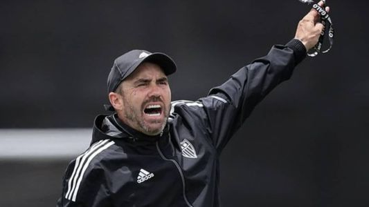 Eduardo Coudet comanda o Atlético em jogo-treino