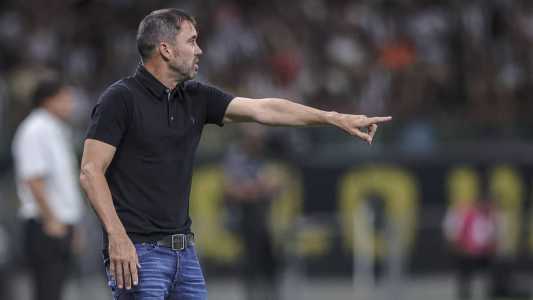 Eduardo Coudet comandou o Atlético na derrota por 1 a 0 para o Libertad