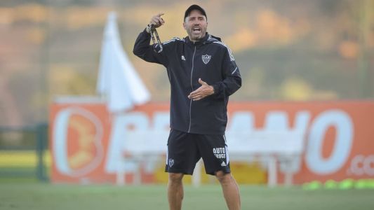 Eduardo Coudet completará 29 partidas no comando do Atlético, neste sábado