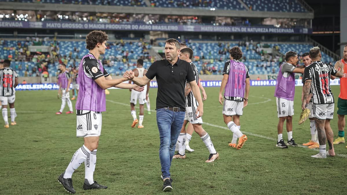 Battaglia nega ambiente ruim no Atlético com Coudet: 'Tudo mentira'