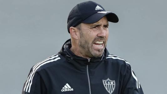 Eduardo Coudet, do Atlético, em treino na Cidade do Galo