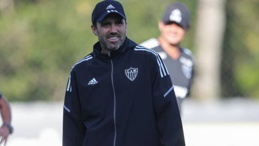 Eduardo Coudet escalou time misto para clássico contra o América