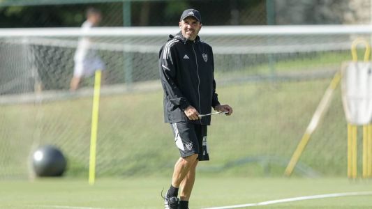 Eduardo Coudet foi contratado pelo Atlético em dezembro e tem contrato até o fim de 2024