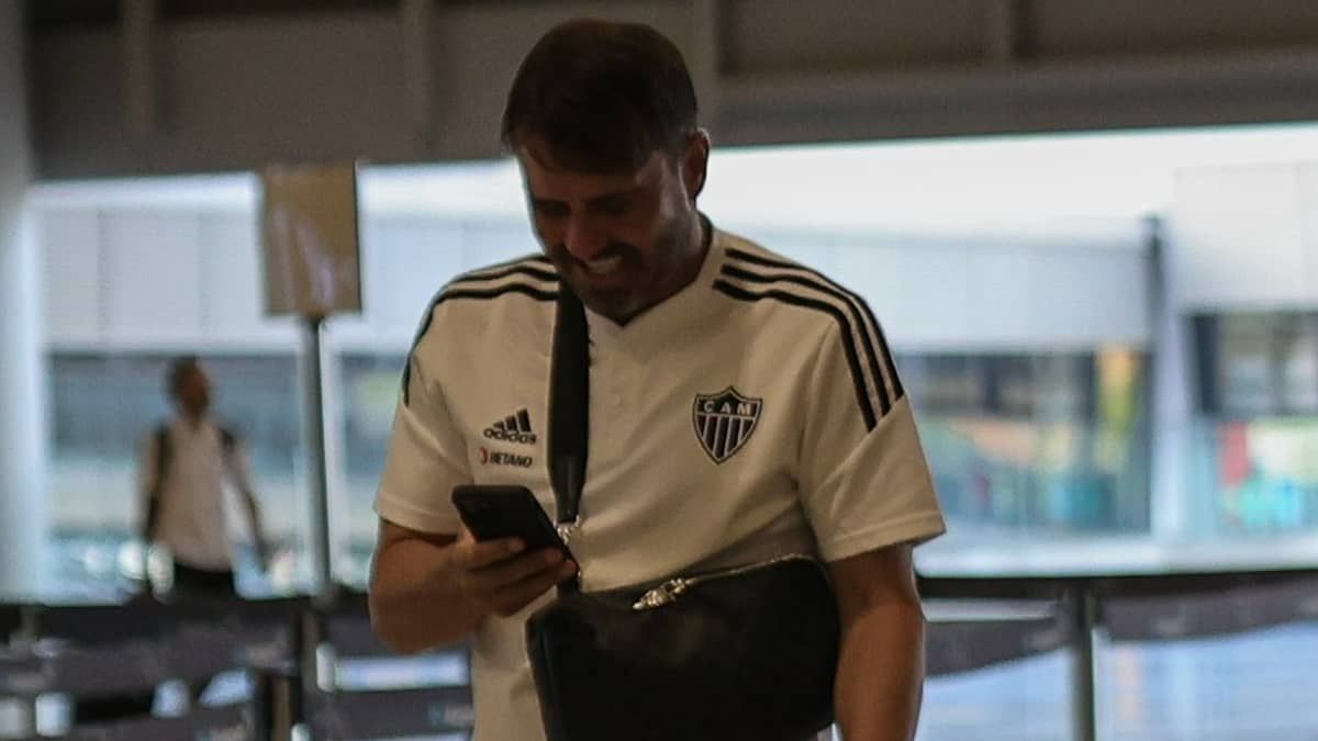 Diretoria do Atlético trabalhará pela saída pacífica de Coudet