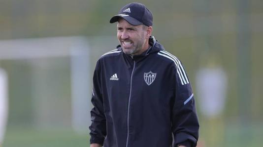Eduardo Coudet poupa titulares do Atlético para partida contra o Democrata-GV
