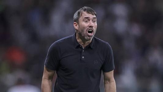 Eduardo Coudet precisa mudar o time
