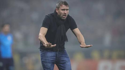 Eduardo Coudet se despediu dos atletas do Atlético