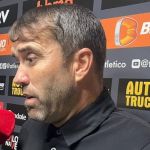 Comentarista cobra explicações de Coudet sobre 'pouco futebol' no Atlético