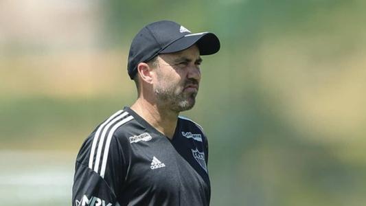Eduardo Coudet tem elenco curto à disposição no Atlético