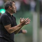 Cruzeiro x Atlético: Coudet carrega favoritismo para espantar 'fantasma' em clássicos no Brasil