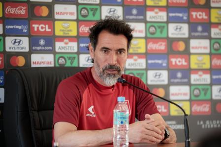Eduardo Domínguez, técnico do Estudiantes-ARG, projeta duelo com o Flamengo