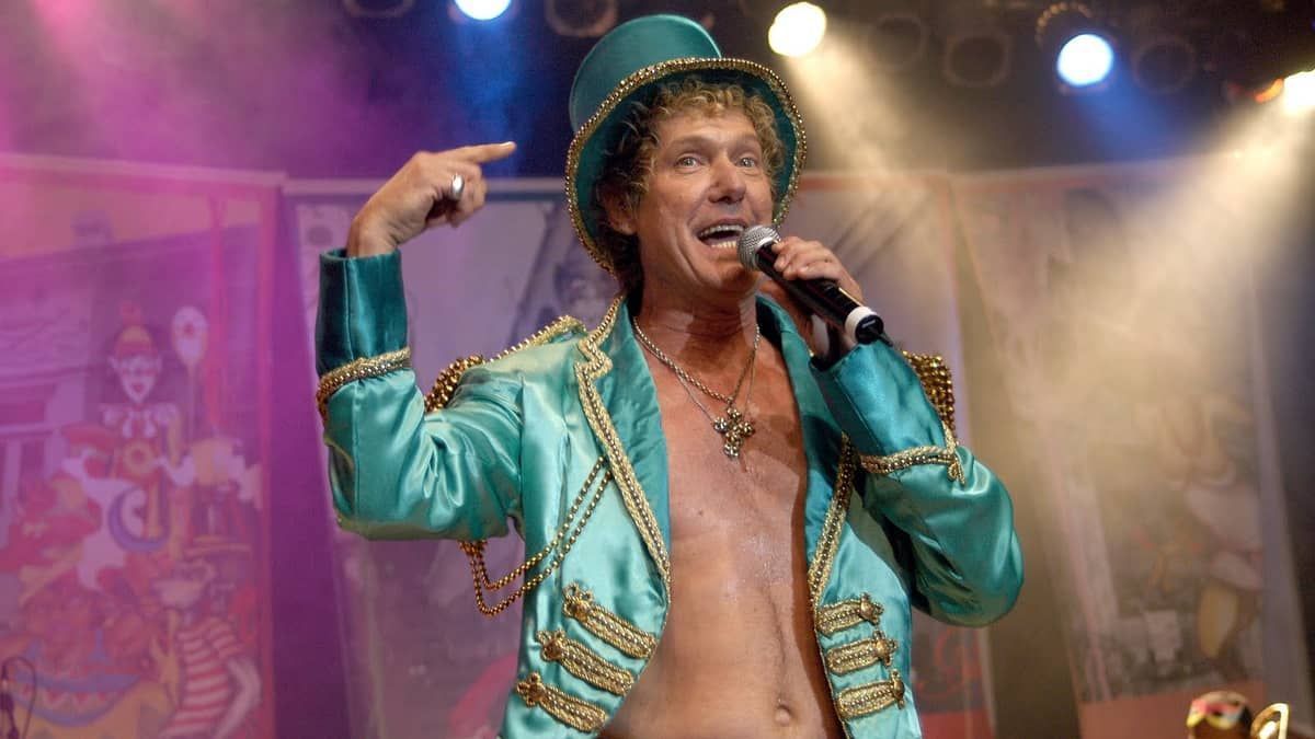 Aos 65 anos, Eduardo Dussek coleciona sucessos românticos e irreverentes 
