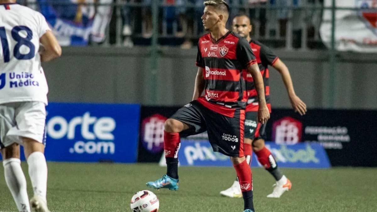 Vitória confirma empréstimo do meia Eduardo ao Náutico