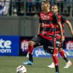 Vitória confirma empréstimo do meia Eduardo ao Náutico