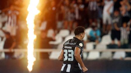 Eduardo garantiu a vitória do Botafogo sobre o São Paulo, no Nilton Santos