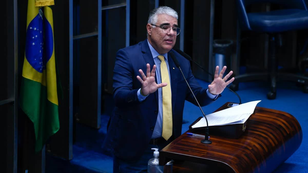 Com 5% em pesquisa, senador Eduardo Girão lidera ranking de doação para própria campanha