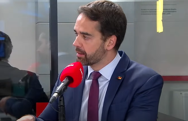 Governador de um dos Estados mais impactados pelo tarifaço, Eduardo Leite cobra que Lula ligue para Trump