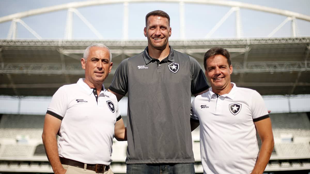 Profissional de base explica por que trocou Atlético pelo Botafogo