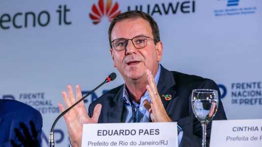 Eduardo Paes tem alta do hospital após ser internado com crise renal.