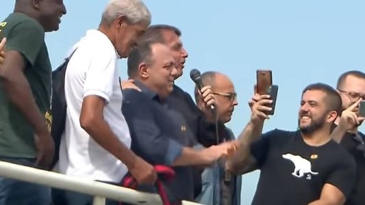 Eduardo Pazuello, que estava na ativa, participou de ato político ao lado de Bolsonaro em 2021