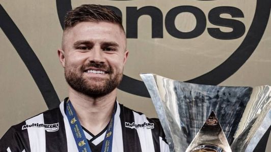 Eduardo Sasha durante conquista de título pelo Atlético