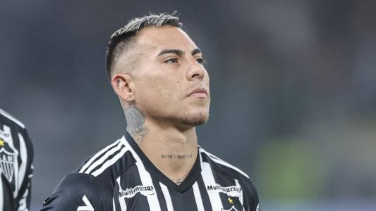 Eduardo Vargas, atacante chileno do Galo, é um dos pendurados para o duelo com o Fluminense