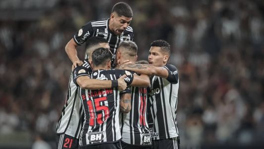 Eduardo Vargas marcou o primeiro gol da vitória do Atlético sobre o Internacional, no Mineirão