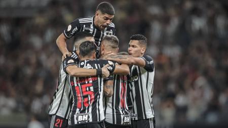 Eduardo Vargas marcou o primeiro gol da vitória do Atlético sobre o Internacional, no Mineirão