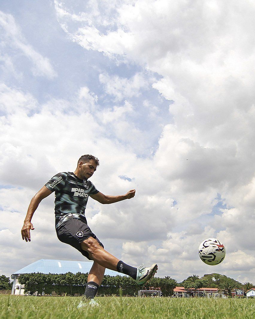 Botafogo finaliza preparação para estreia na Libertadores; veja provável escalação