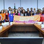 Governo federal assina acordo para encerrar a greve de servidores da Educação